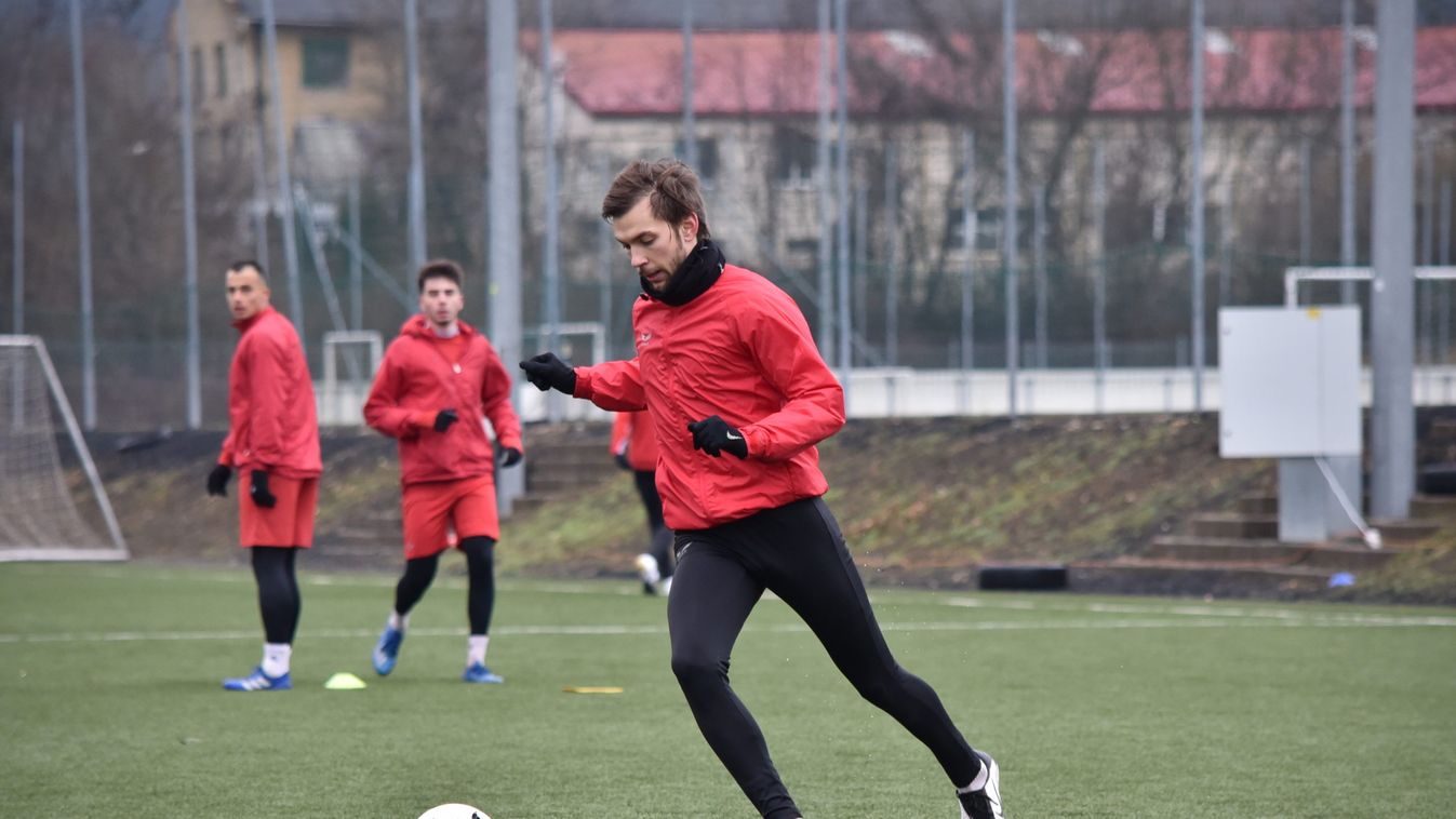 DVTK: forgószínpad az első edzésen