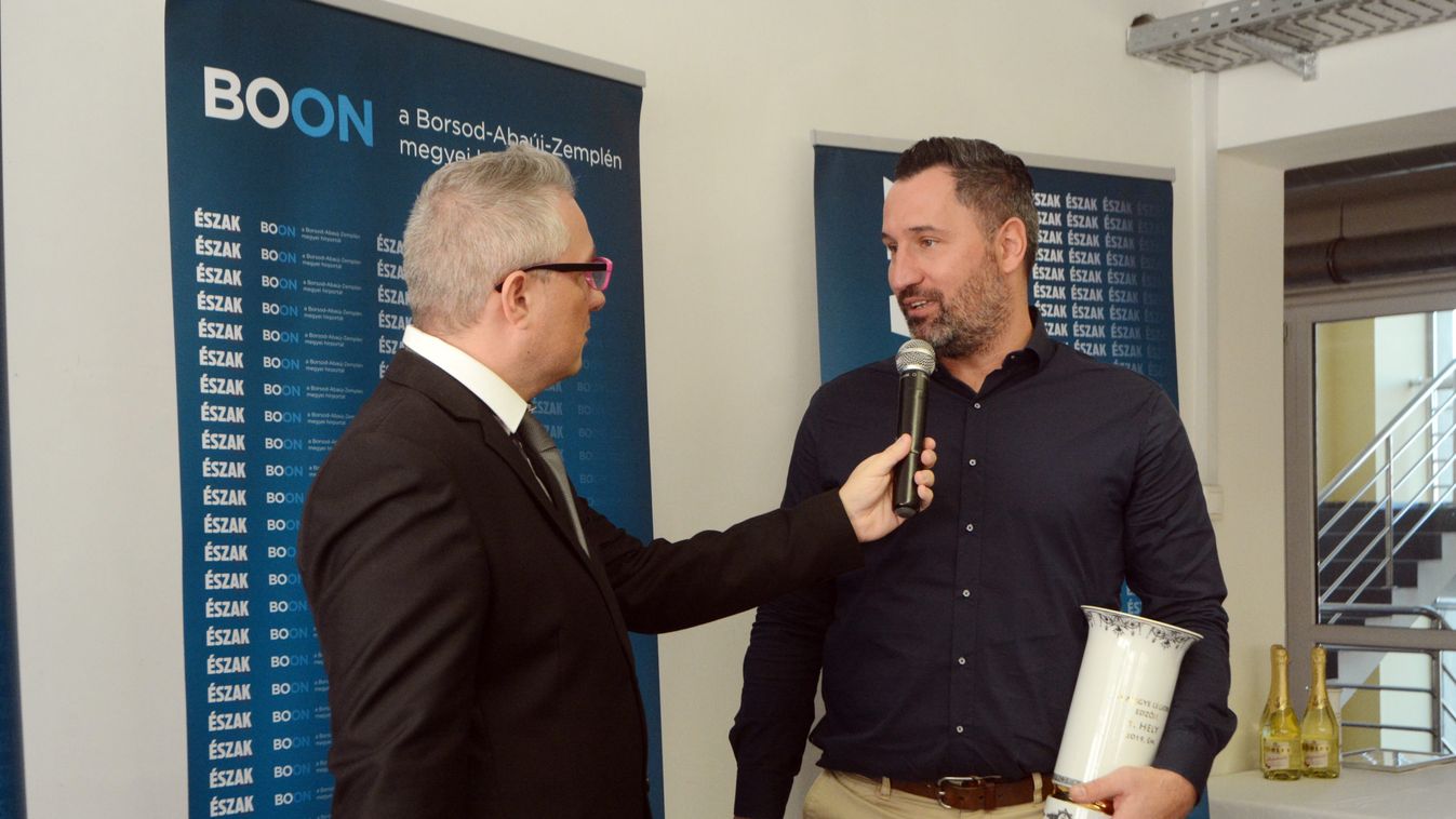 A tizennyolcadik szavazás jön