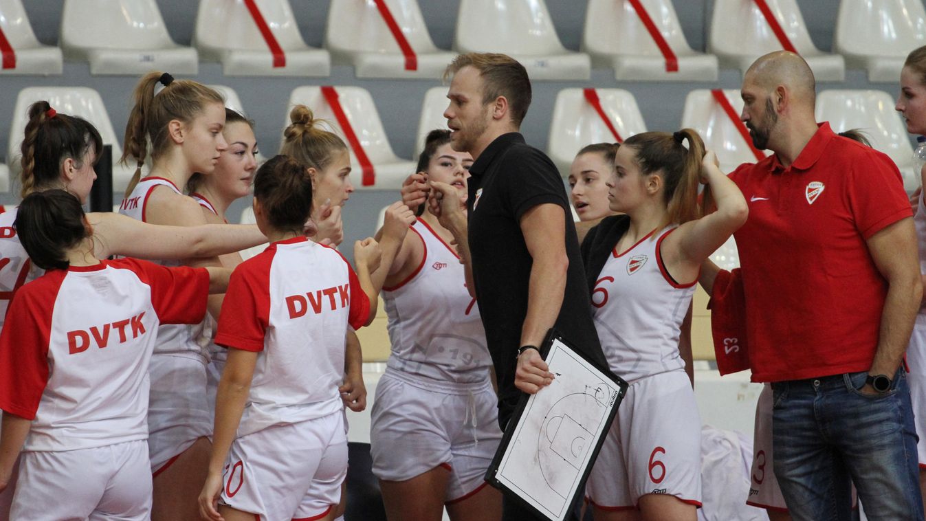 „Mindenkit játszatva sikerült magabiztosan nyernünk, hoznunk&nbsp; a kötelező győzelmet”