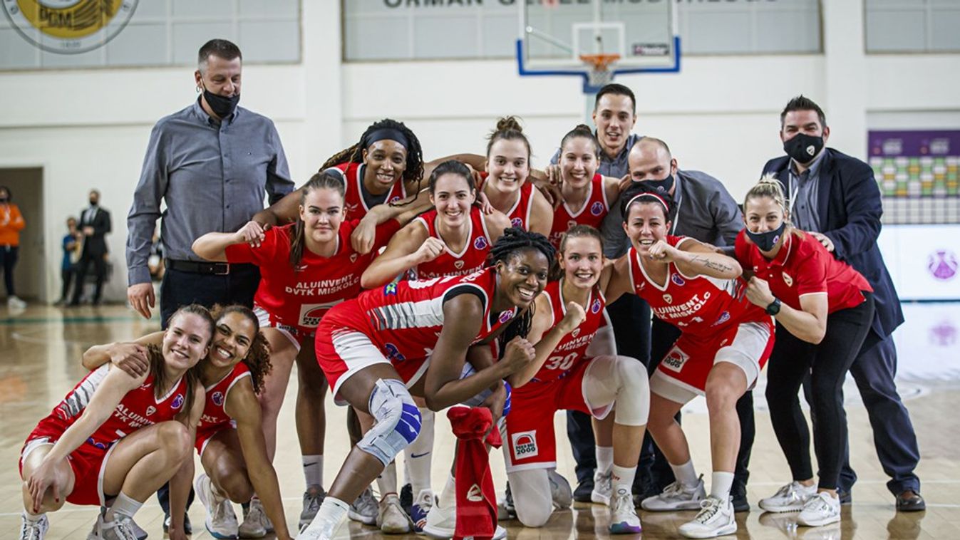 Kiütötték a házigazdát