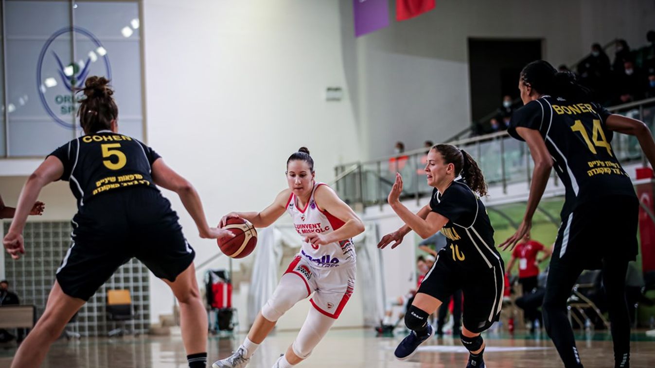 Az a csapat, amelyik nyer, továbbjut