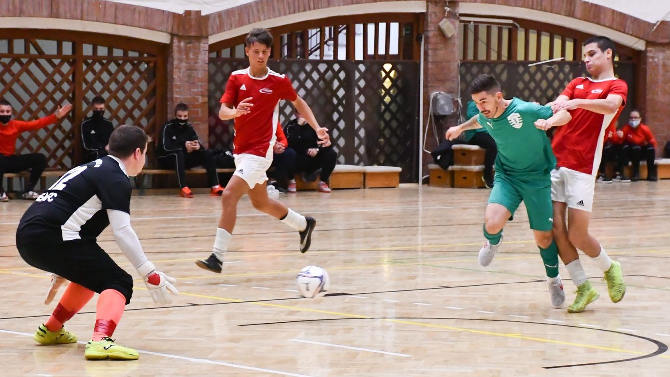 A bennmaradásért játszanak