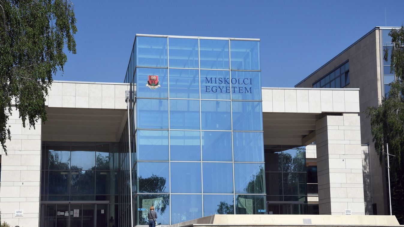 Megtartják a diplomaosztókat