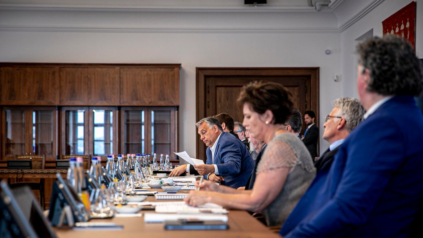 Orbán Viktor: a magyar hazát nem a kard, hanem a kultúra teheti ismét naggyá