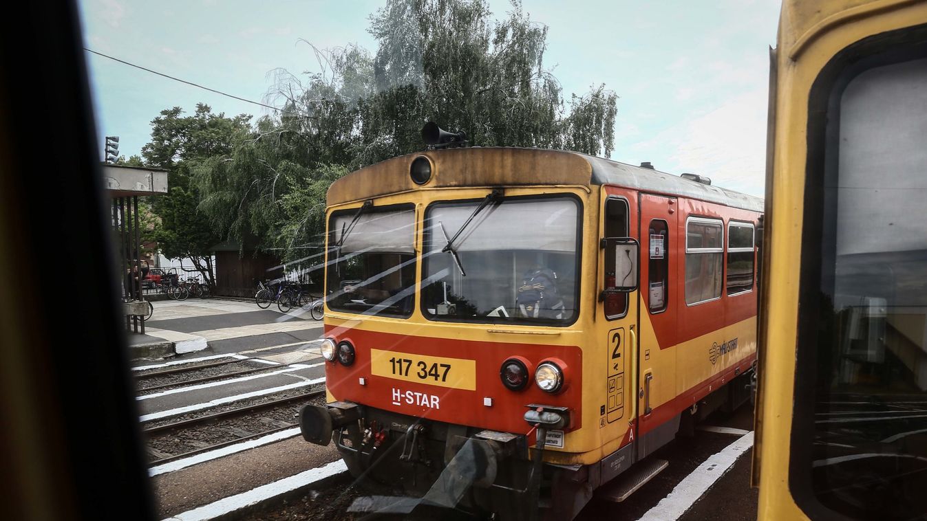 Az ünnephez igazodik a MÁV és a Volánbusz közlekedési rendje is