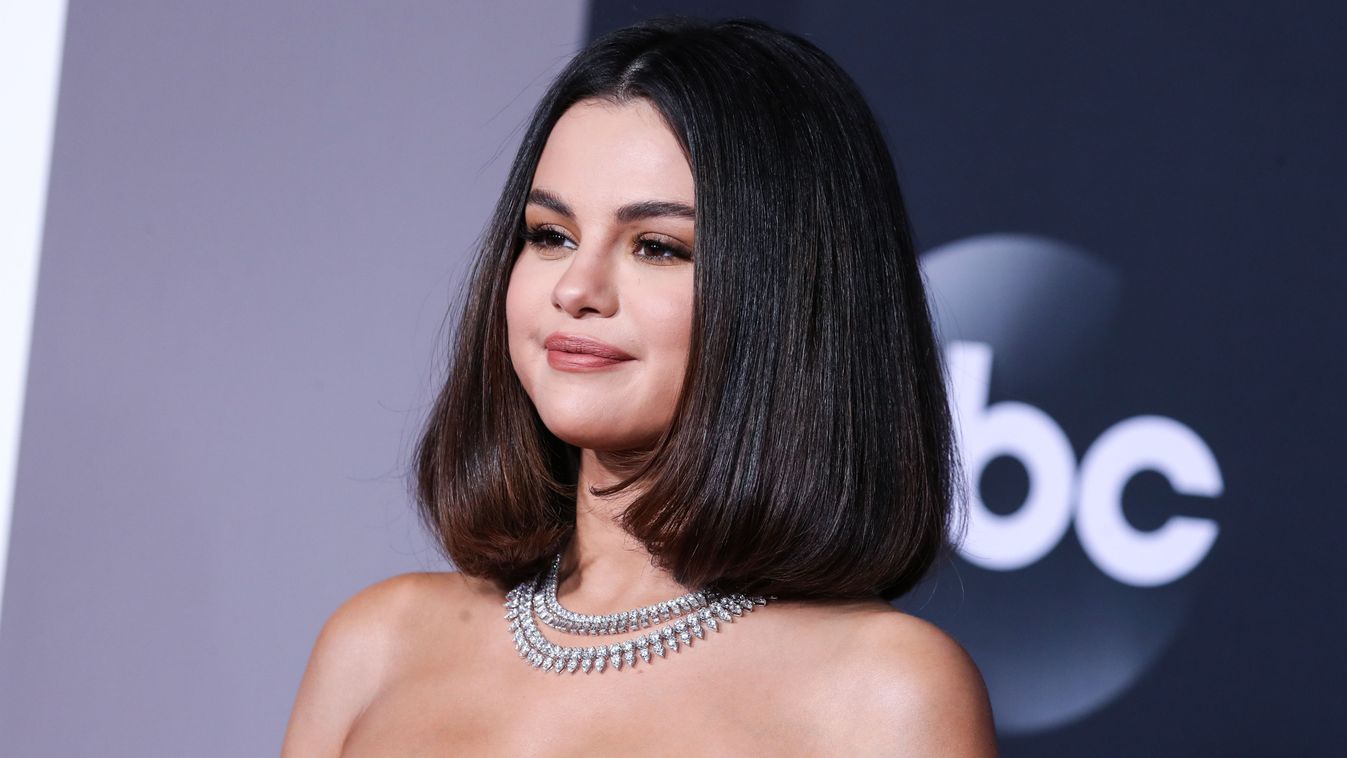 Selena Gomez már bikiniben élvezi az új évet