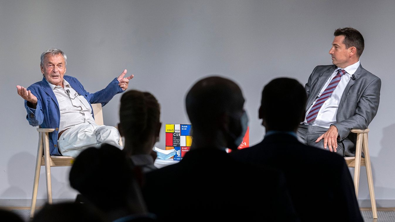 Bemutatták Rubik Ernő A mi kockánk című könyvét