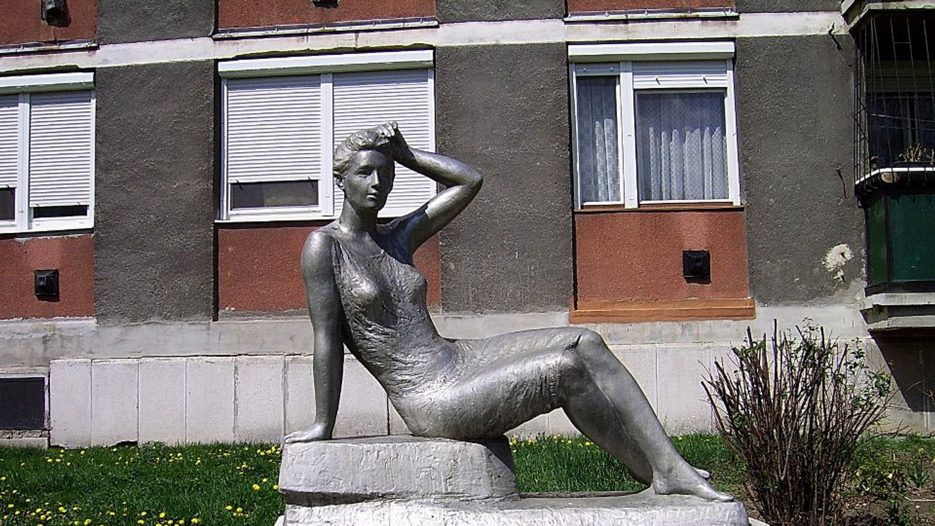 Lányok és asszonyok KolorCity utcáin