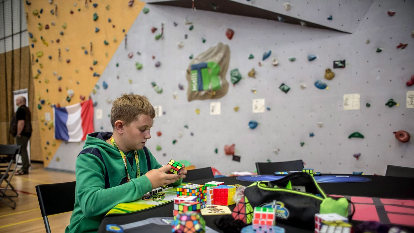 Kanadai játékgyártóhoz kerül a Rubik-kocka