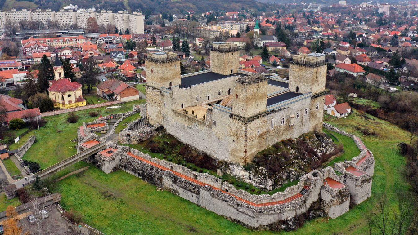 Szó sincs róla, hogy levonulnak a diósgyőri vár építői