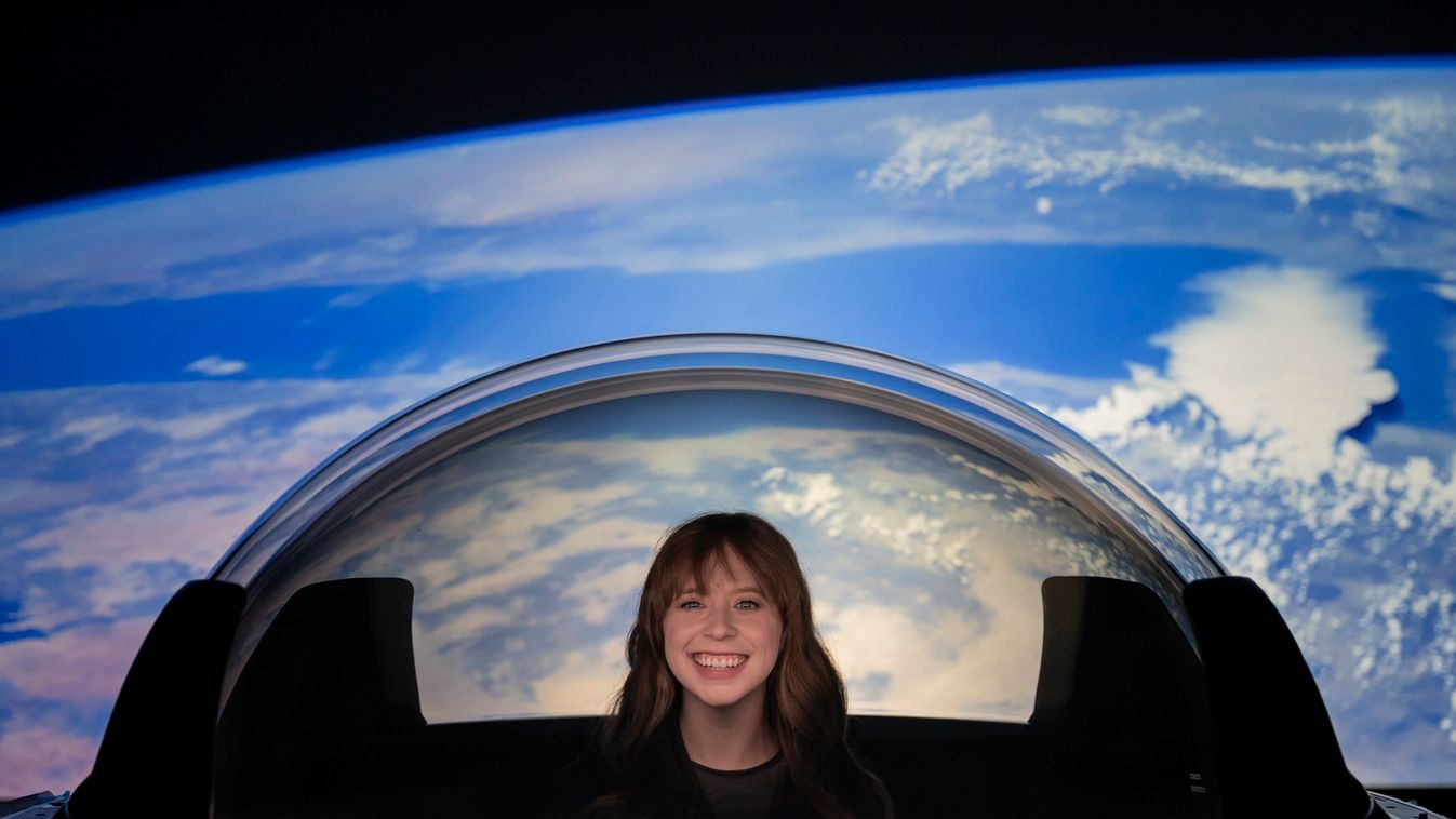 Megmutatjuk a SpaceX űrhajó üvegkupoláját – és még mást is