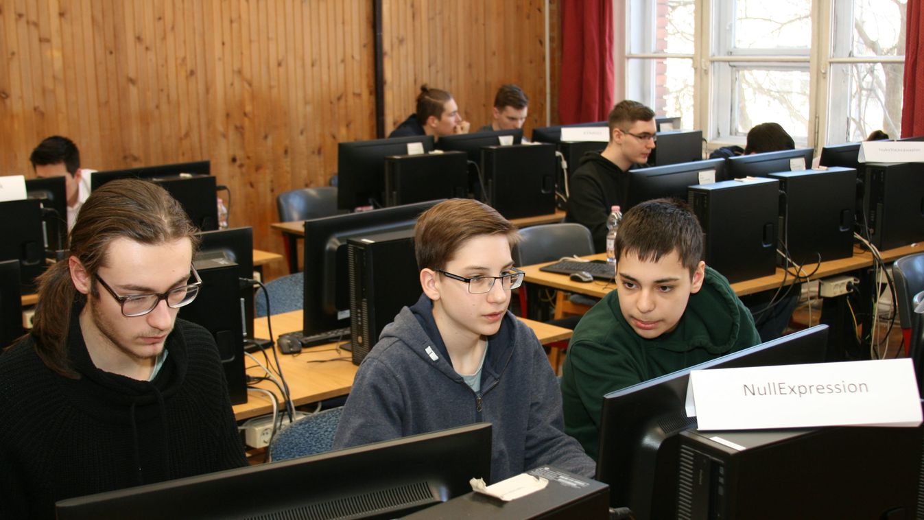 A legjobb fiatal programozók versenyeztek a Földesben