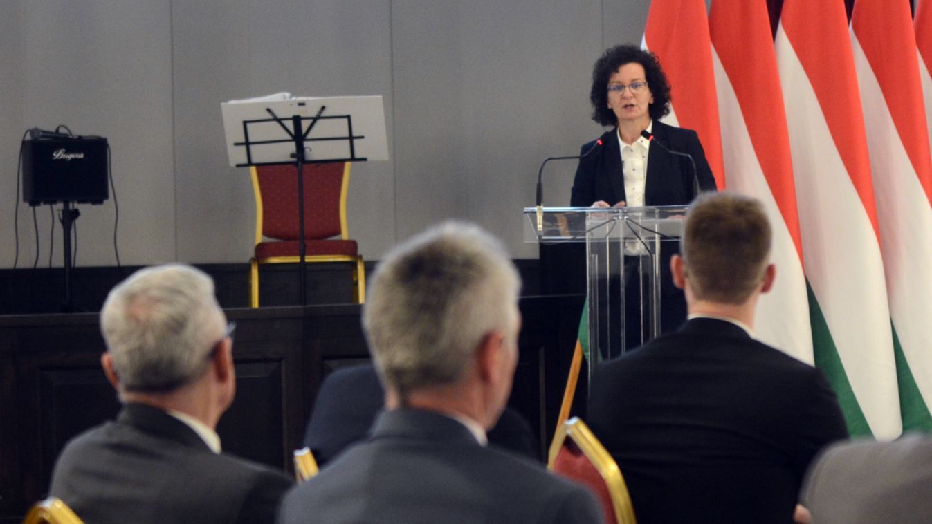 Palkovics Lászlóval indult a Kopátsy-klub