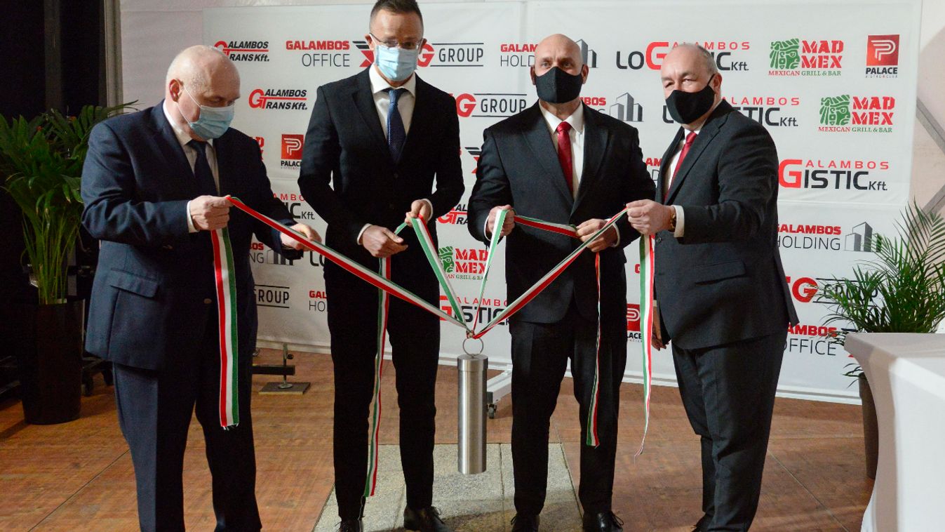 Magyar családi vállalkozás alapkőletételén vett részt Szijjártó Péter