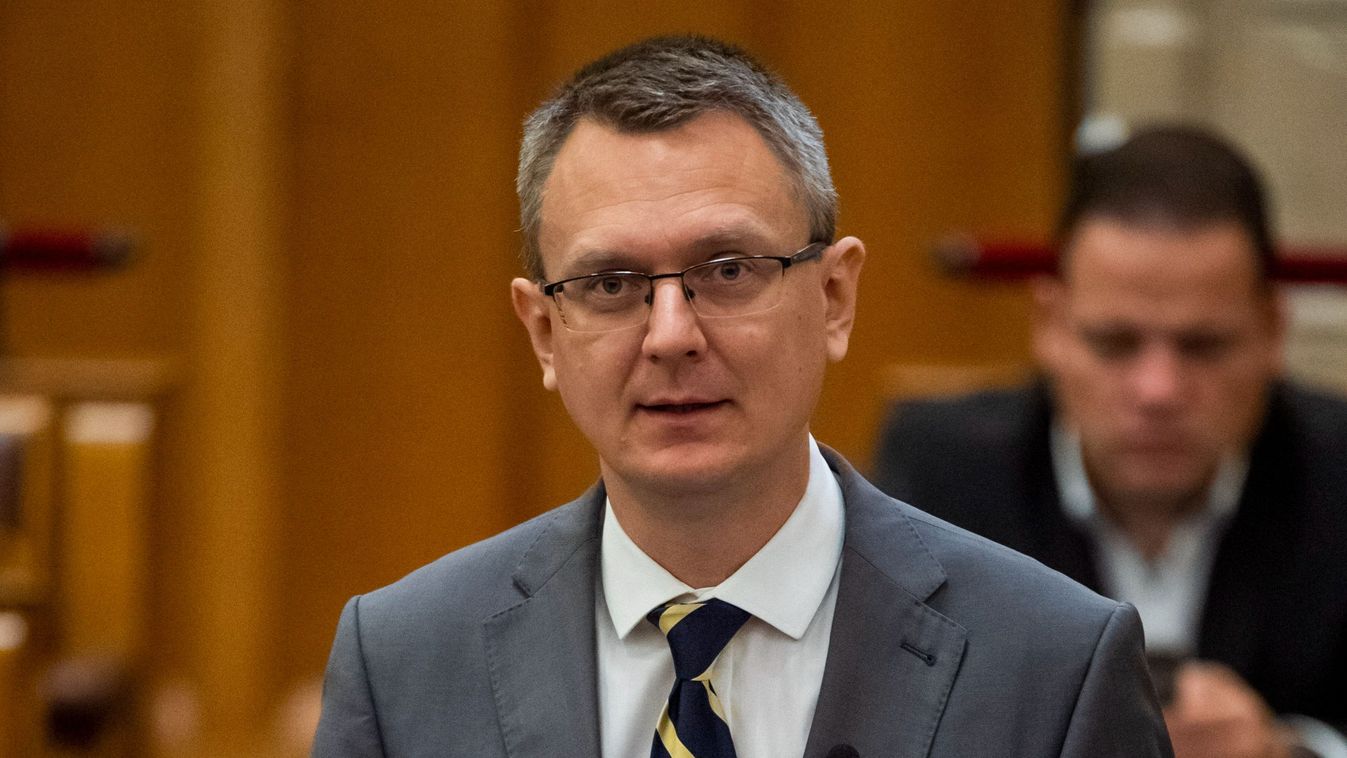 Rétvári: sohasem hallottuk a DK-tól, hogy megvédték volna a rezsicsökkentést