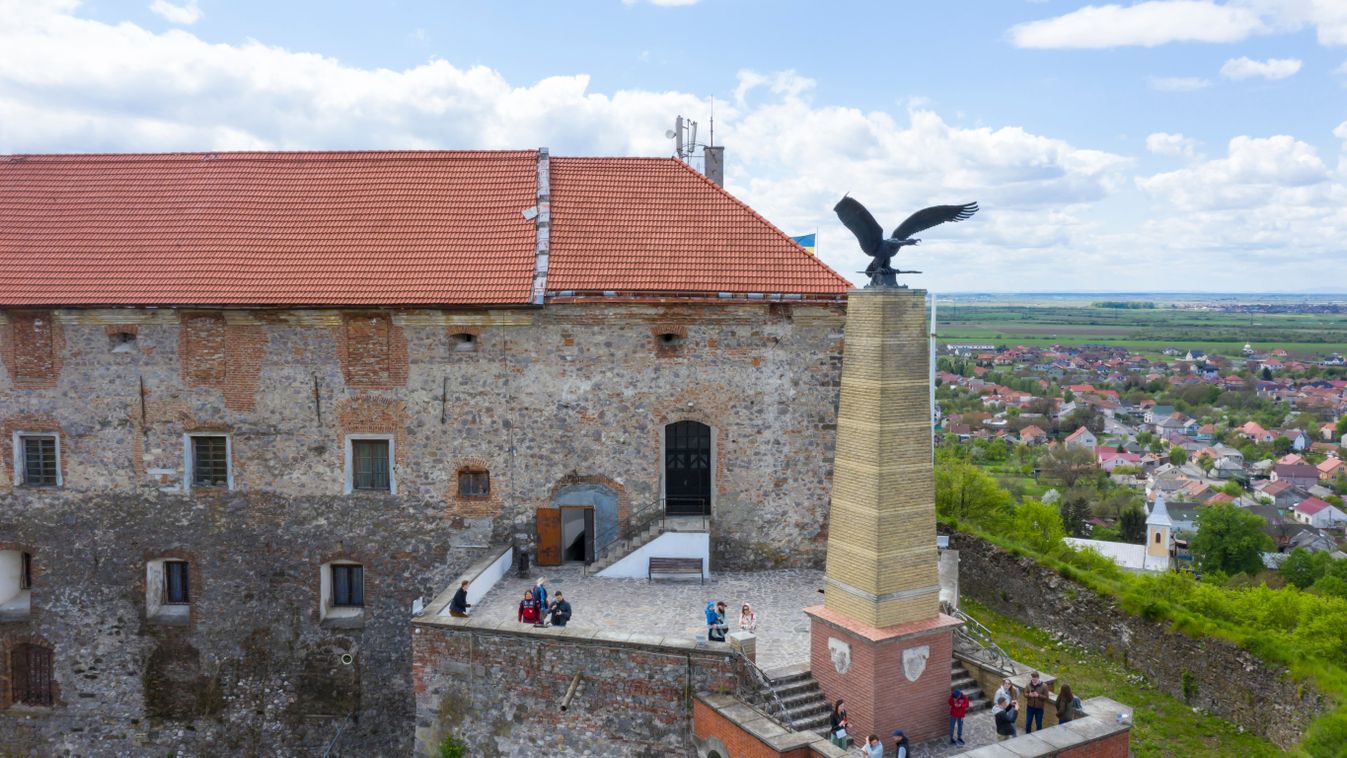 Eljárási hibák sora rajzolódik ki a munkácsi turul eltávolításának ügyében