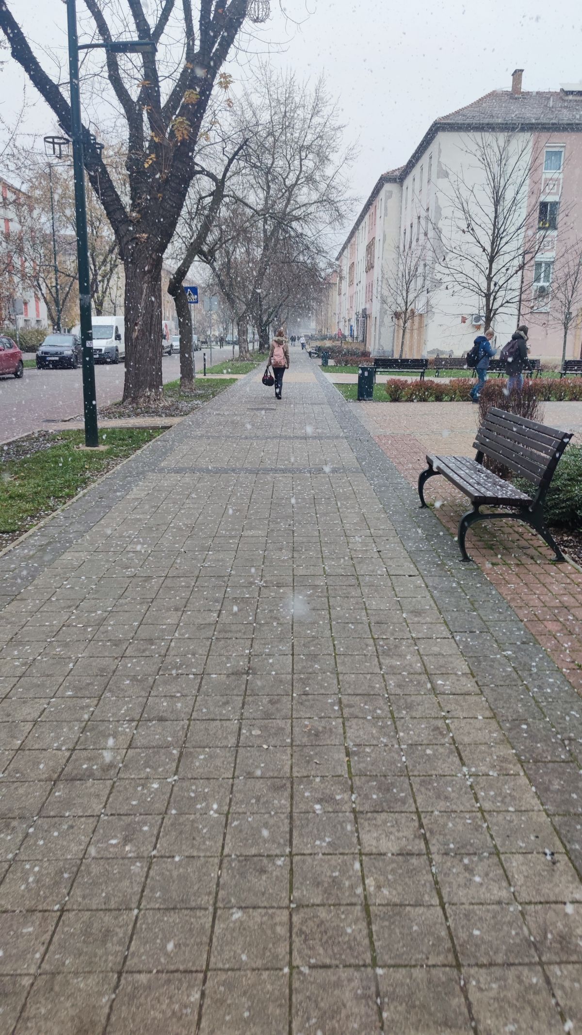 Kazincbarcika utcáin havazik. Fotó: Oláh Fanni