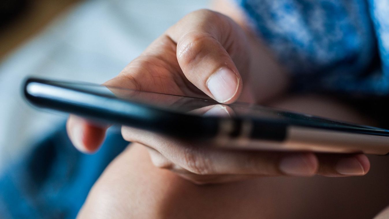 Így adott el nem létező mobiltelefonokat