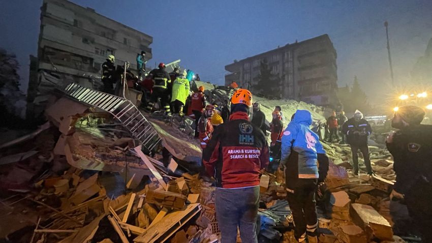 BOON – Több száz halálos áldozata van a földrengésnek Törökországban és Szíriában (videó) – frissül