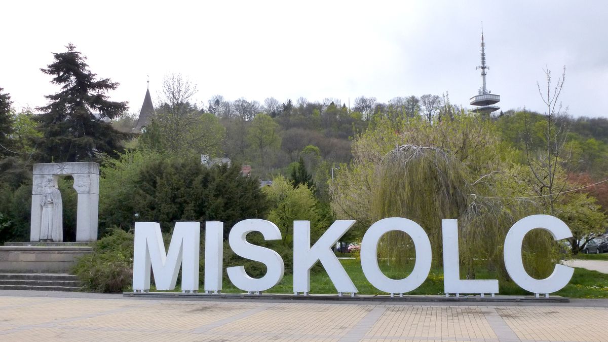 Miskolc felirat a belvárosban.