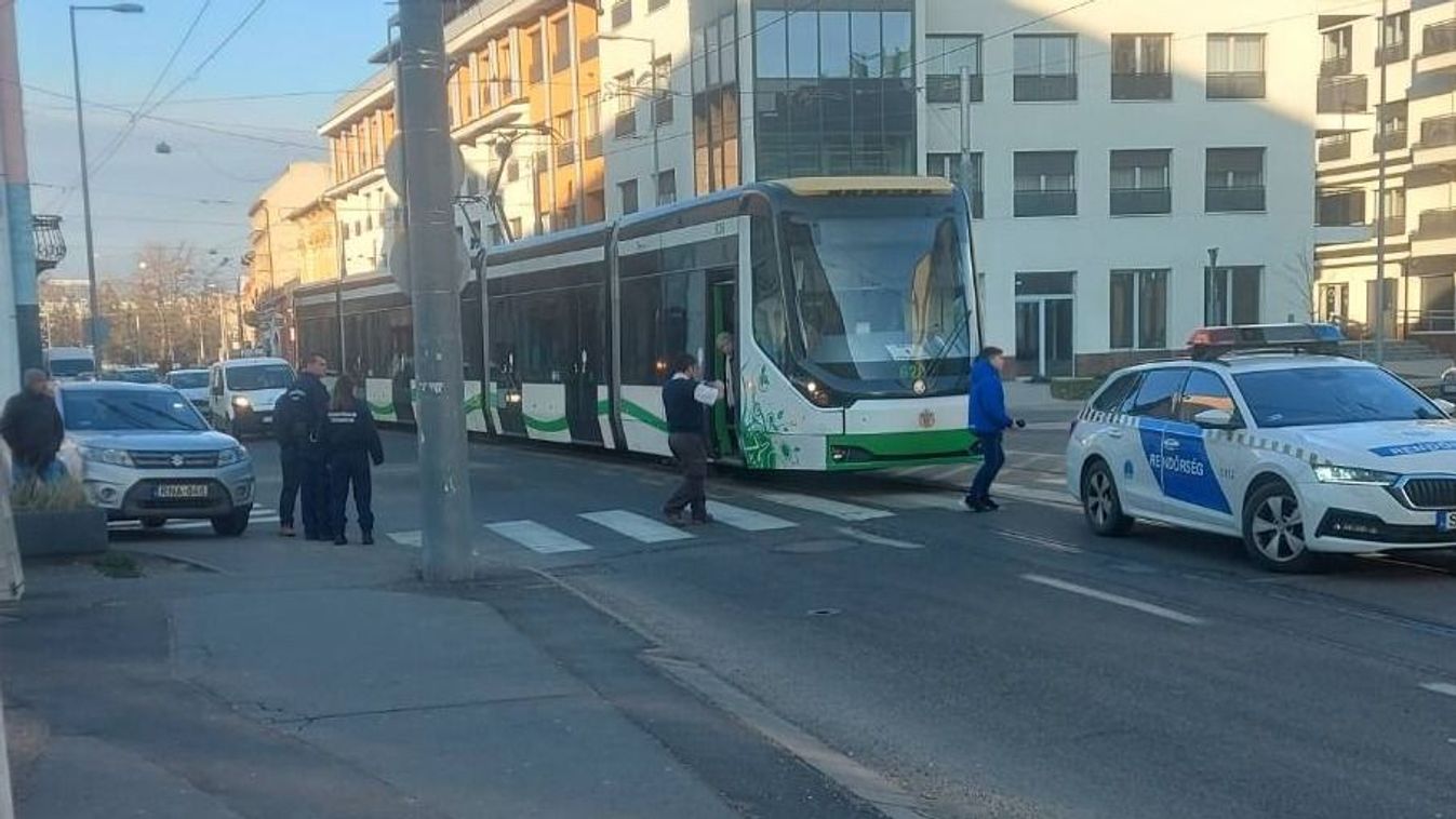 Ismét autóval ütközött a villamos Miskolcon (videóval)