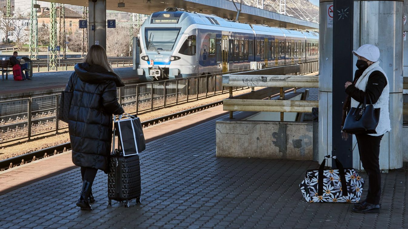 Változik a vonatok, a buszok és a HÉV közlekedési rendje