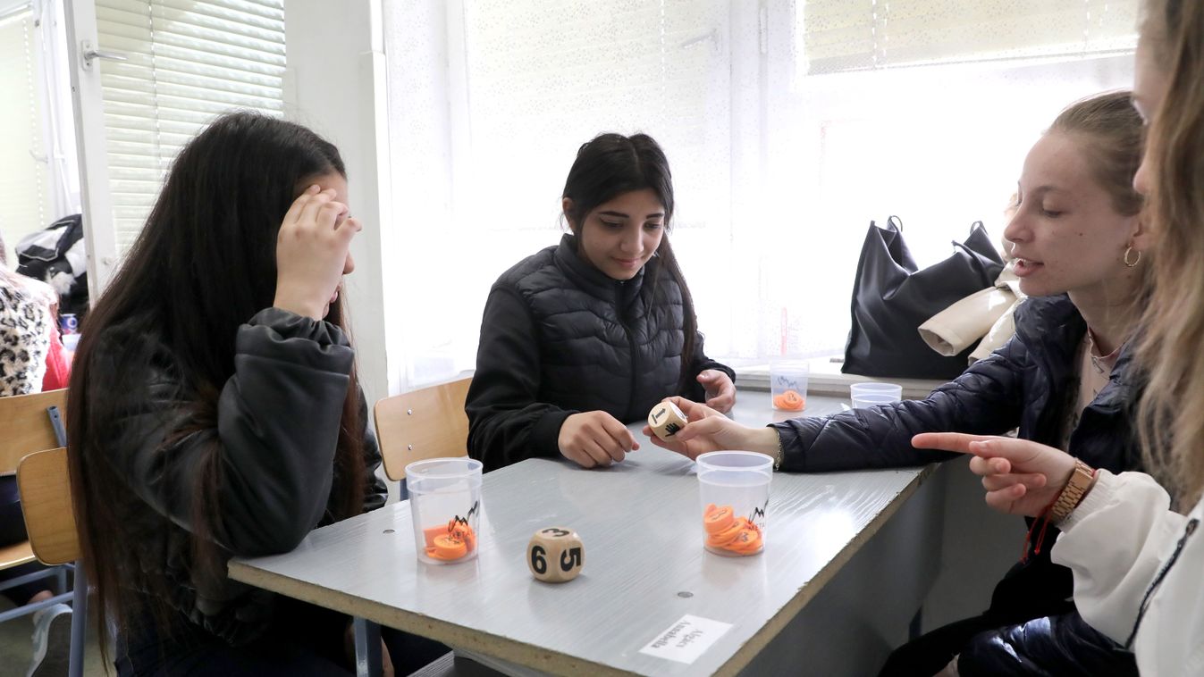 Előítélet mentes, szolidaritást vállaló emberek a miskolci iskolában