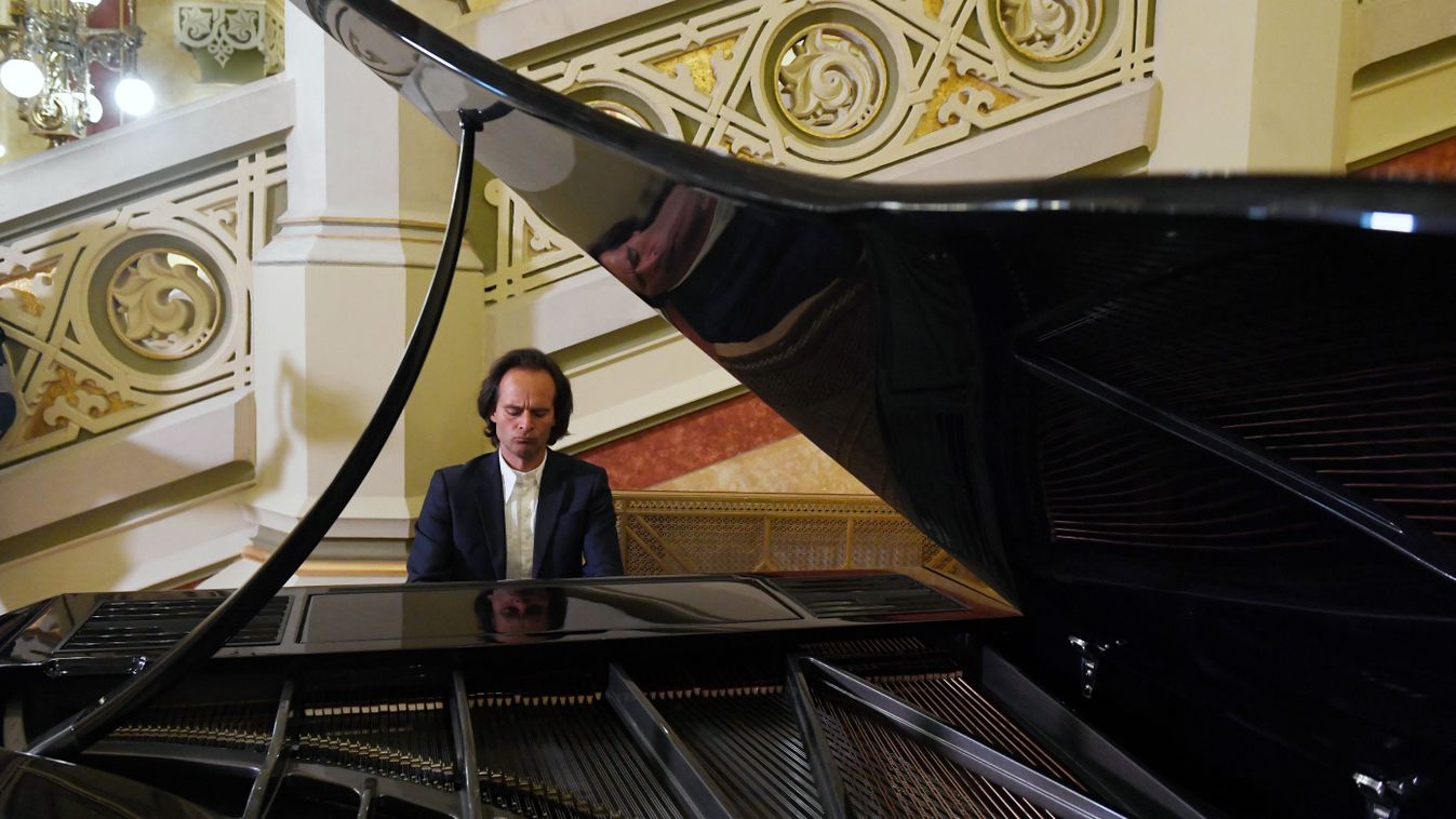 Háromrészes Chopin-koncertsorozatot ad Bogányi Gergely a Zeneakadémián
