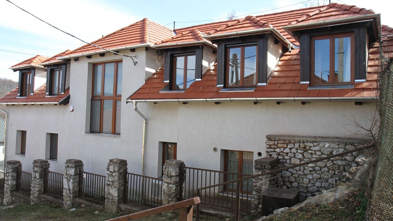 Százmillióba került a Holding üdülőjének felújítása