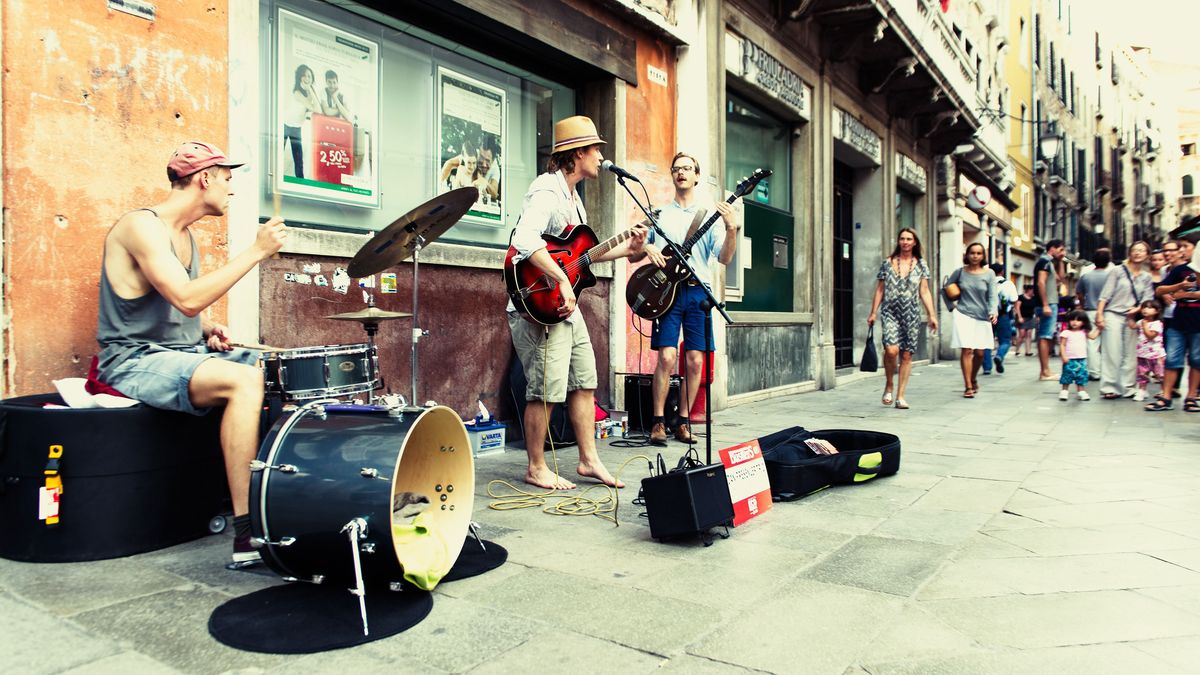 22,August,2013:,Street,Musician,To,Venice,Busker,Festival.,Italy