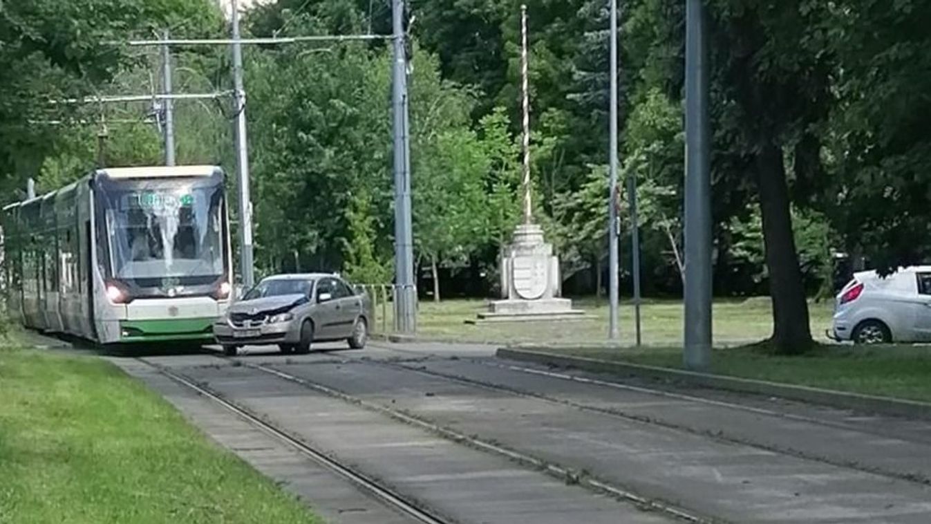 Villamos elé ment az autó Felső-Majláthnál