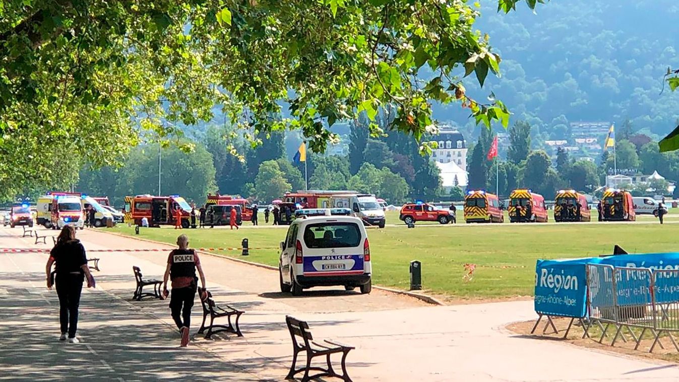 Kisgyermekeket késelt meg egy szíriai menekült a franciaországi Annecy városában – frissült
