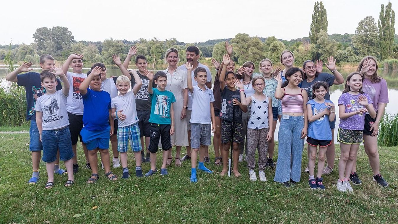 Sorstársaikkal nyaralhattak együtt a járvány alatt elárvult gyerekek (videó)