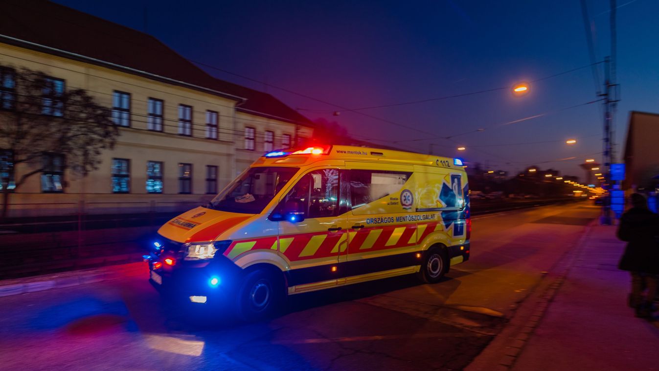 Utat a mentőknek! Fél percen múlhat egy emberélet (videó)