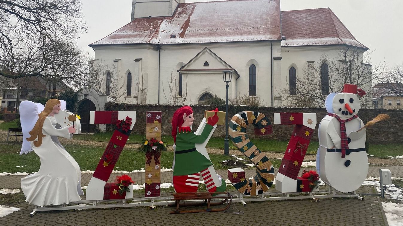 Téli adventi motívumok a Szikszón