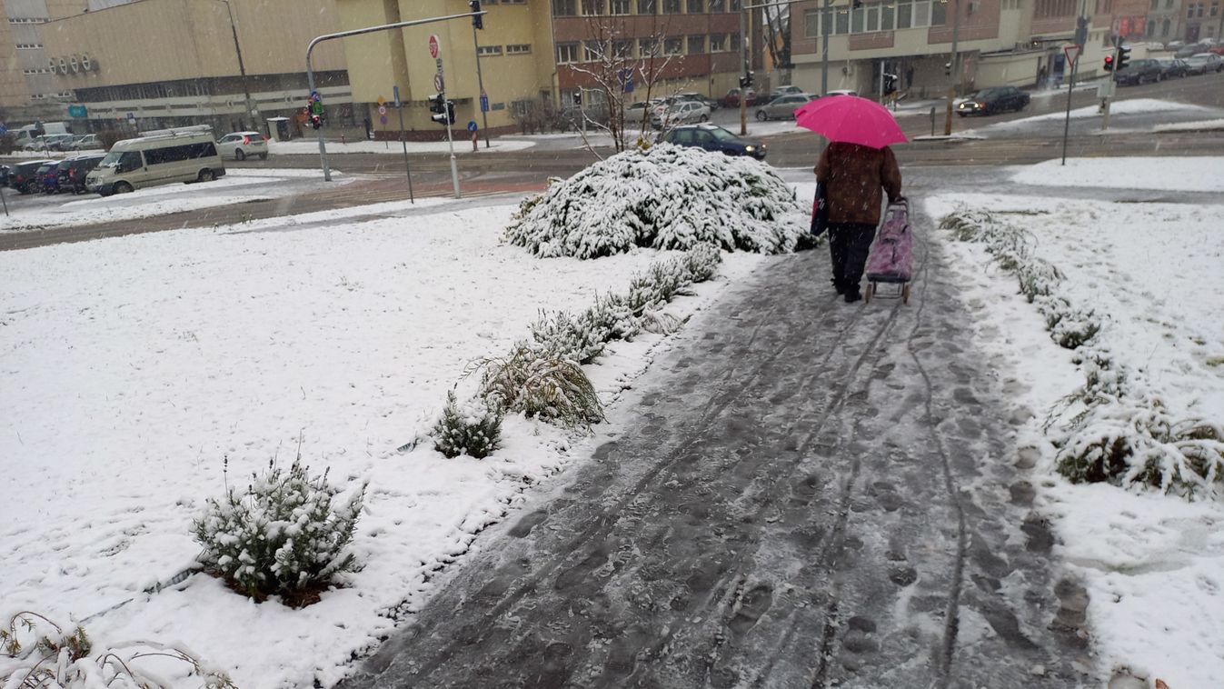 Nincs fennakadás a hóhelyzet miatt Miskolcon