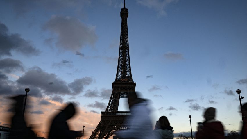 BOON – Terrorveszély miatt erős rendőri és katonai jelenlét lesz szilveszterkor Franciaországban