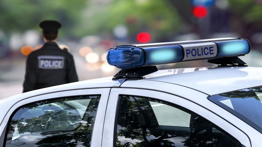 BOON – Rendőr irányítja a forgalmat Borsodnádasdon