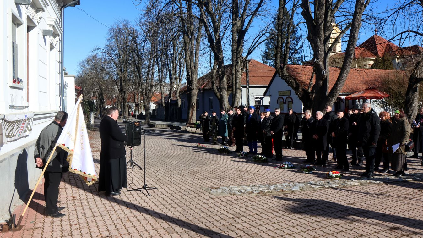 Az elhurcoltakra emlékeztek (fotók)