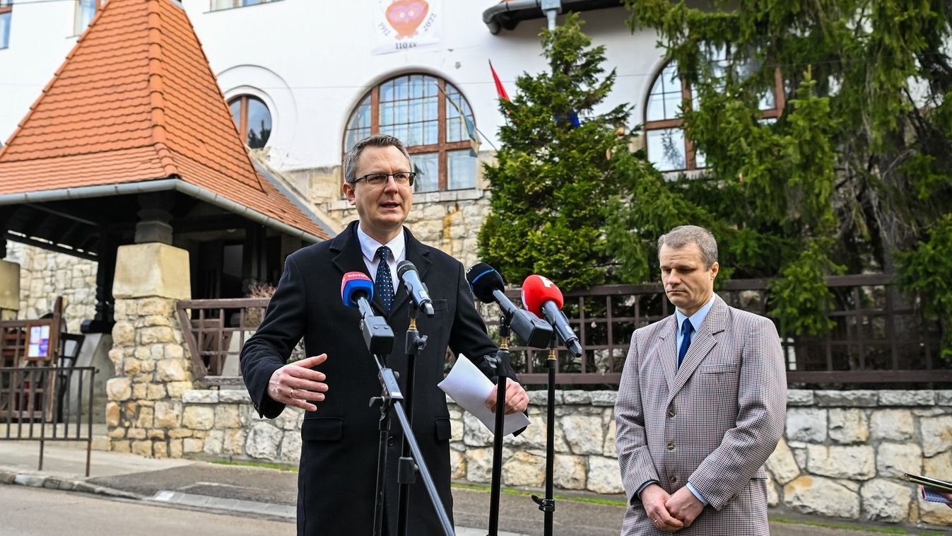 Az állami intézményekben dolgozó tanárok és óvónők részére megérkezik az emelt bér (videó)
