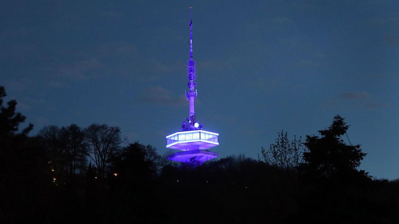 Kék színű lett az Avas kilátó