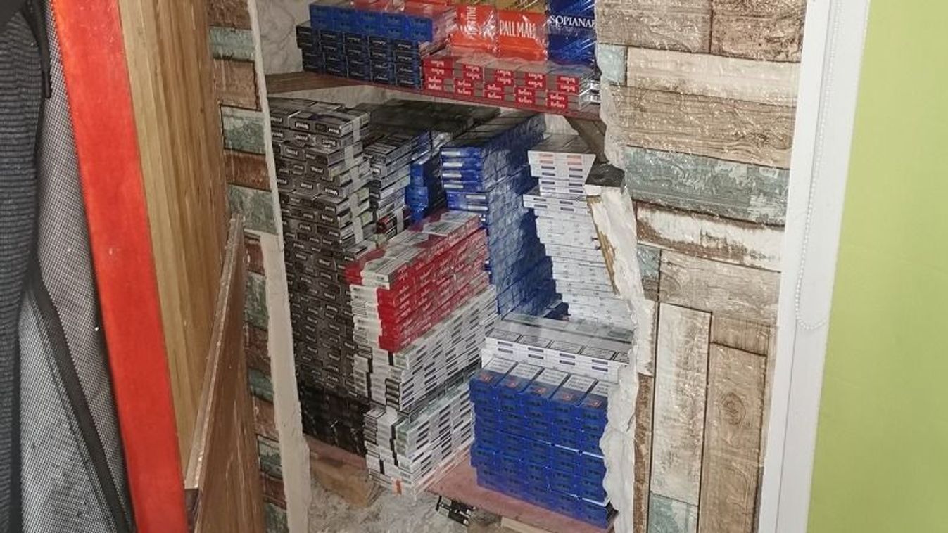 Pénzügyőrök orra előtt seftelték a cigarettát, nagy bukta lett belőle