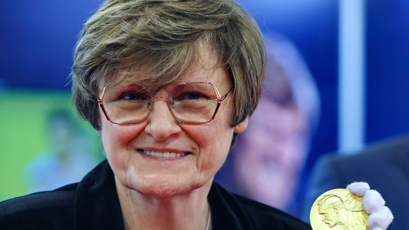 Karikó Katalin egykori egyetemének ajándékozta Nobel-díjának másolatát