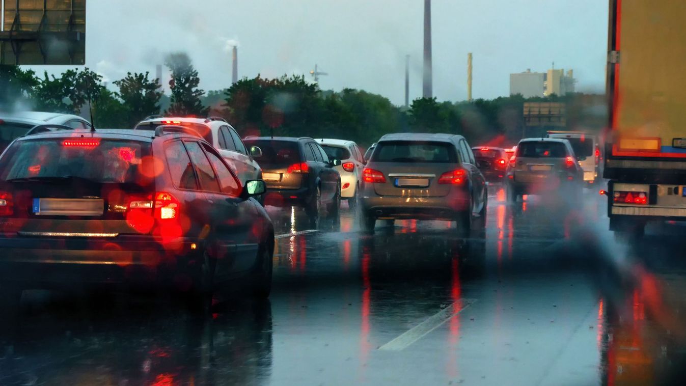 Baleset pénteken Mályiban: busznak ment egy autós