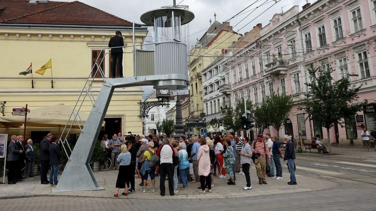 A Villanyrendőr Miskolc ikonikus építménye civil kezdeményezésre valósult meg.