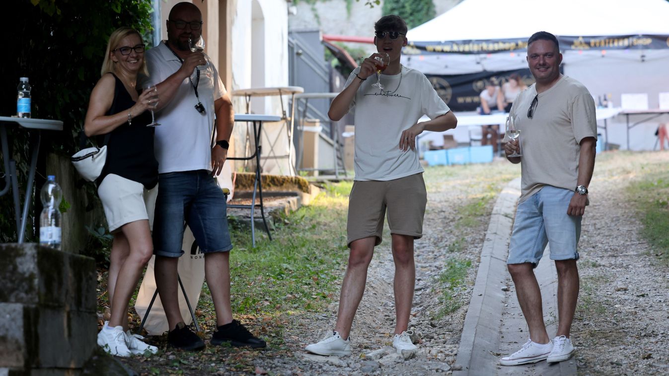 A nappali forróság után hűsítő volt az esti kvaterka - Fotók és videó