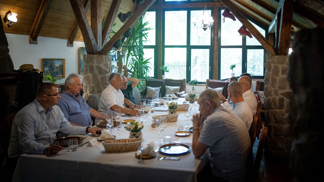 A miniszterelnök a határon túli magyar szervezetek vezetőivel egyeztetett