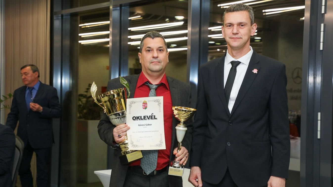 Játékvezetés: az asszisztensnek a foci mellett a horgászat a hobbija
