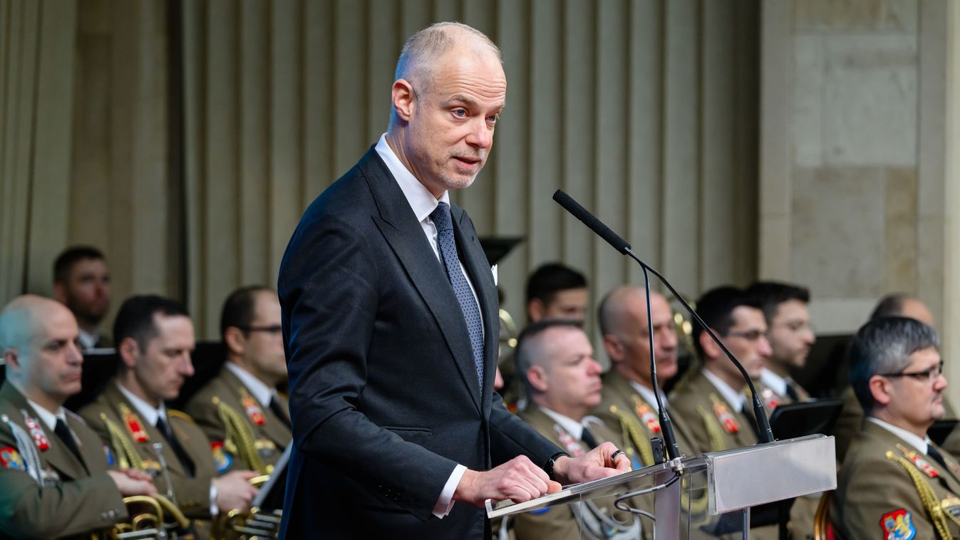 2026-ban 6 havi fegyverpénzt kapnak a fegyveres testületek tagjai