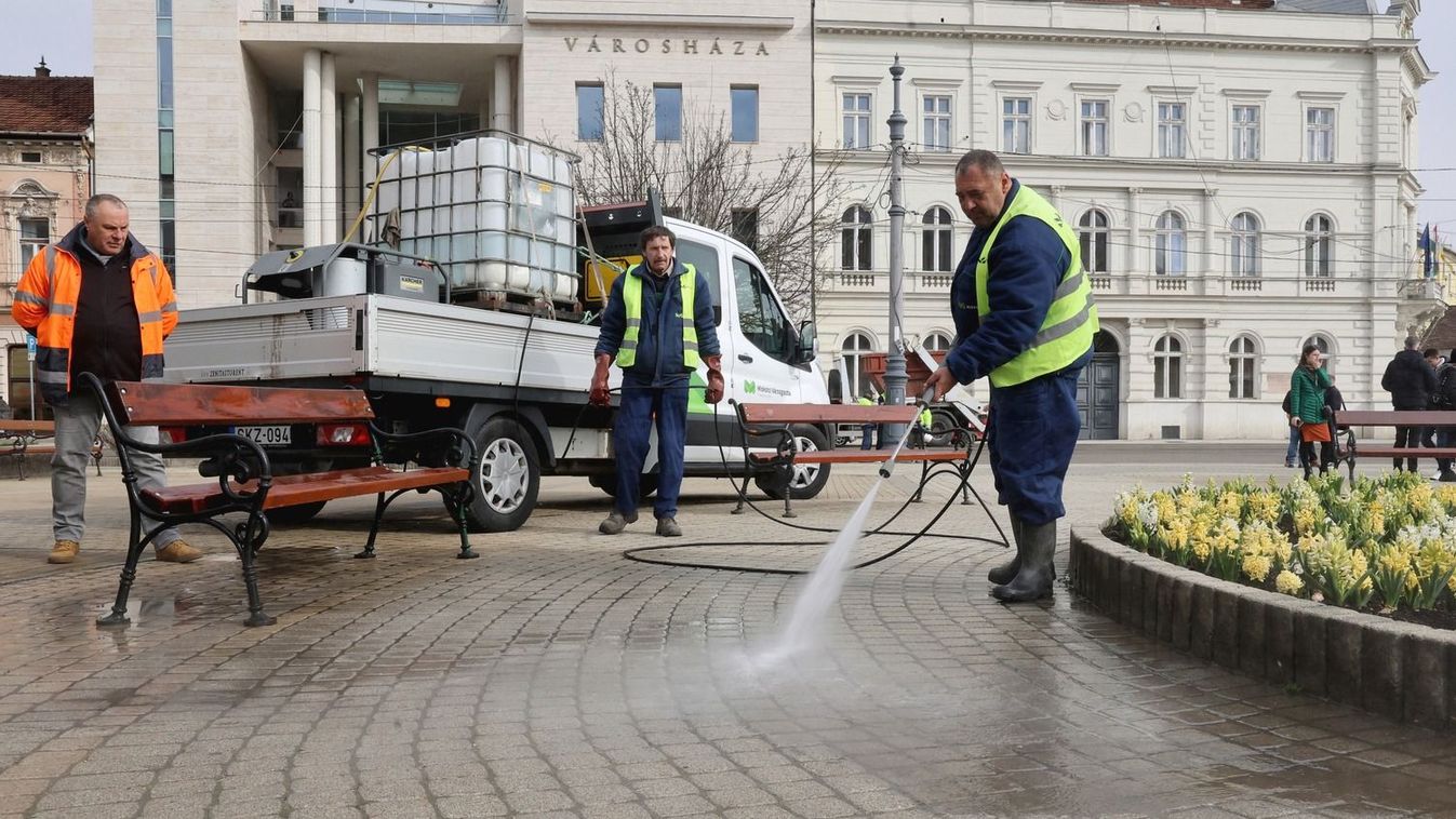 Nagyszabású takarítási akció Miskolcon: illatos biohabot és speciális törlőkendőket is bevetnek - képek, videó